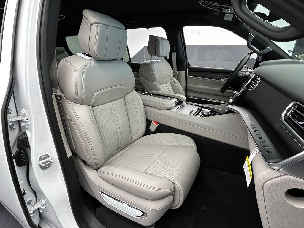 New 2026 Bright White Clearcoat Jeep Summit Obsidian image 45