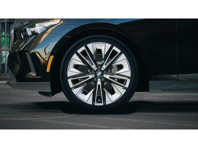 Thumbnail: 2026 BMW 5 Series - 7