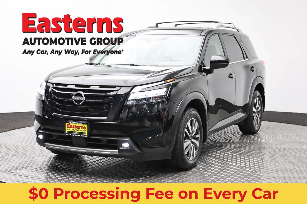 2023 Nissan Pathfinder SL 4WD's photo