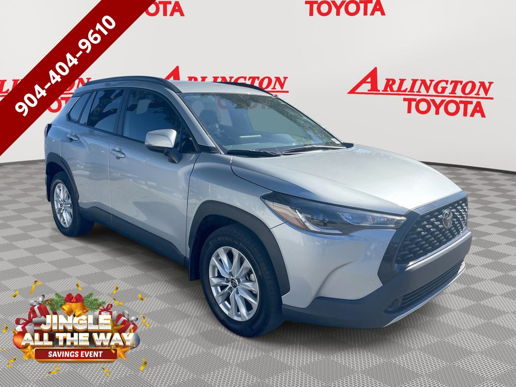 2024 Toyota Corolla Cross LE's photo