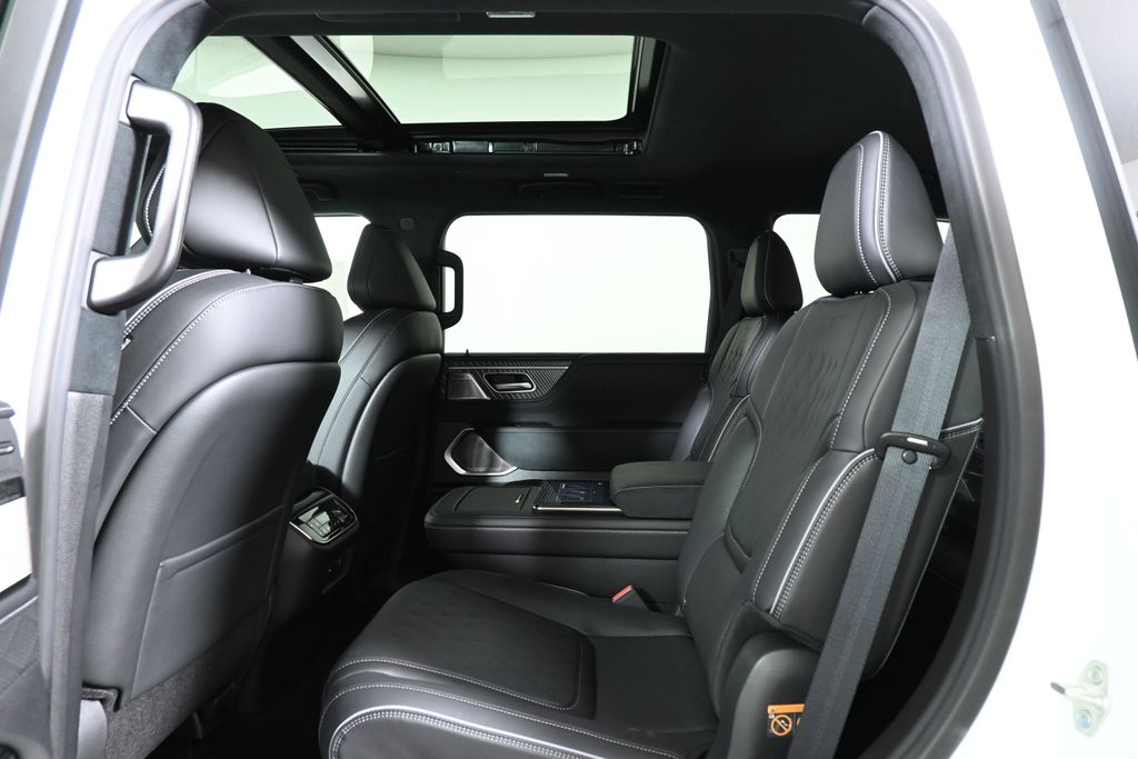 Thumbnail: 2026 INFINITI QX80 - 29