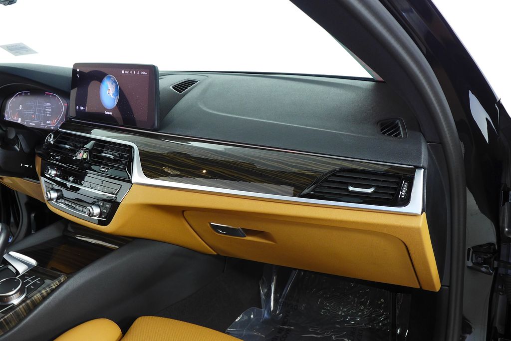 Thumbnail: 2023 BMW 5 Series - 14