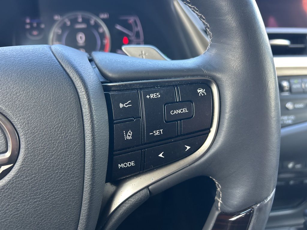 Thumbnail: 2019 Lexus ES - 20