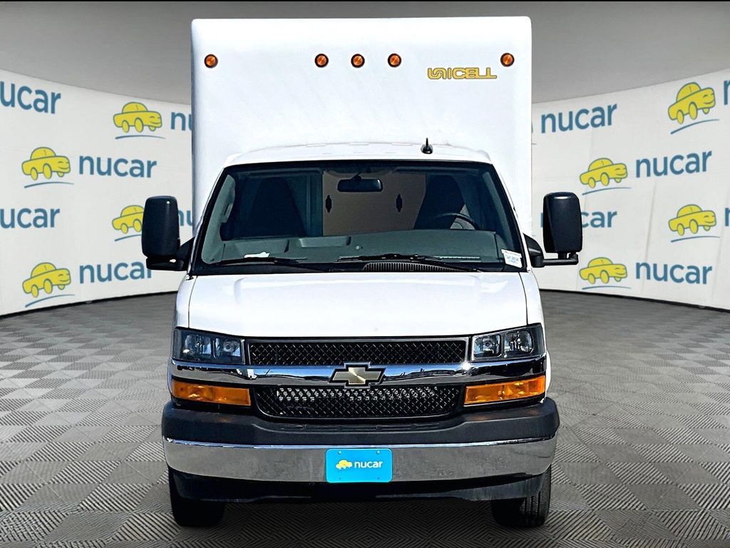 2025 Chevrolet Express 3500 — photo 3