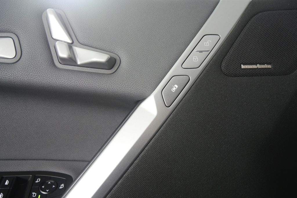 Thumbnail: 2026 BMW iX - 10