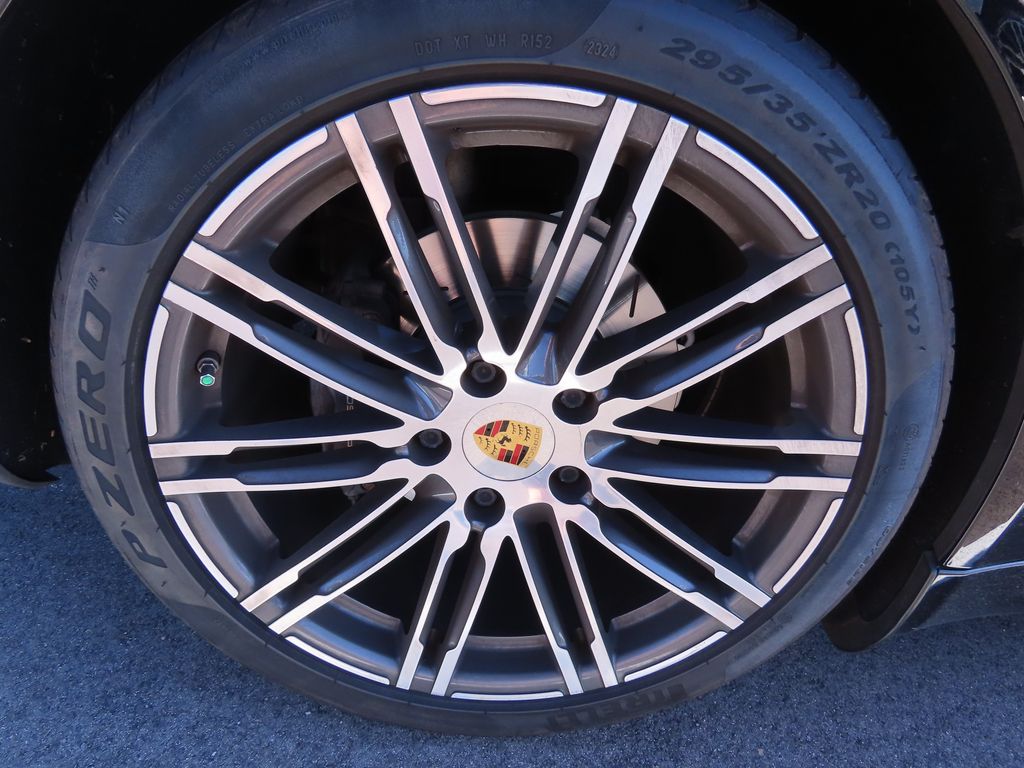 Thumbnail: 2016 Porsche Panamera - 17