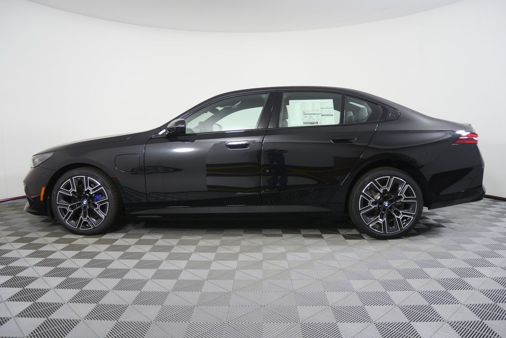 Thumbnail: 2027 BMW 5 Series - 6