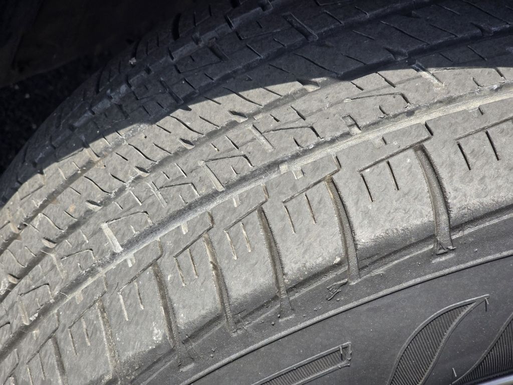 Used 2018 Gray Hyundai  image 8