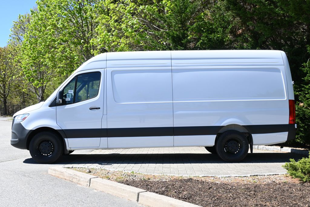 Thumbnail: 2025 Mercedes-Benz Sprinter - 2