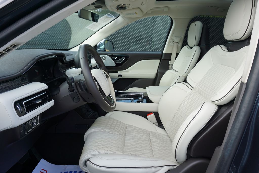 Thumbnail: 2021 Lincoln Aviator - 25