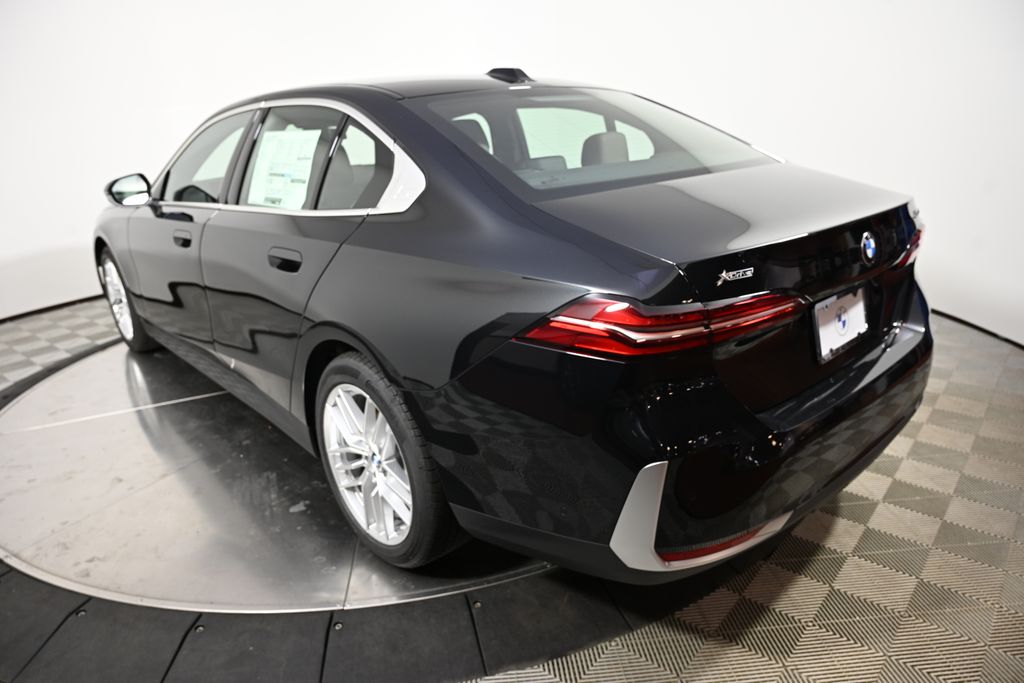 Thumbnail: 2025 BMW 5 Series - 3