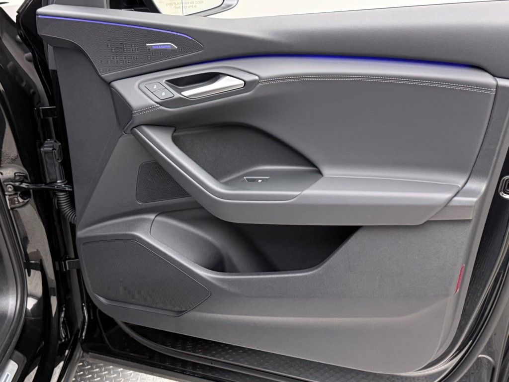 Thumbnail: 2025 Audi Q6 e-tron - 18