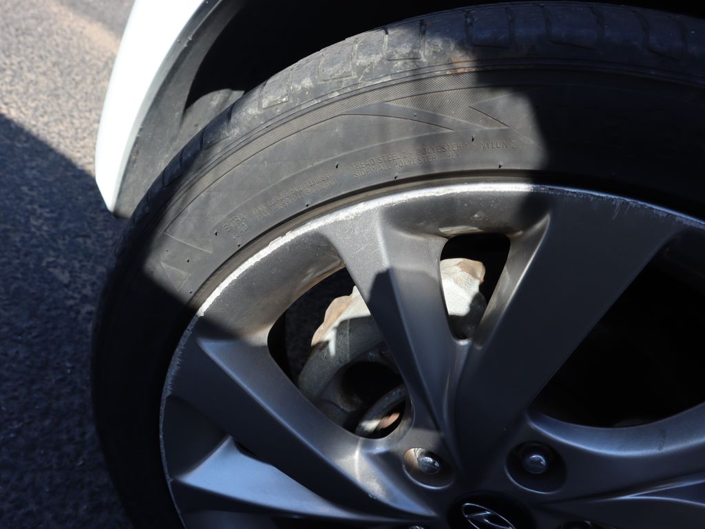 Thumbnail: 2016 Hyundai Veloster - 24