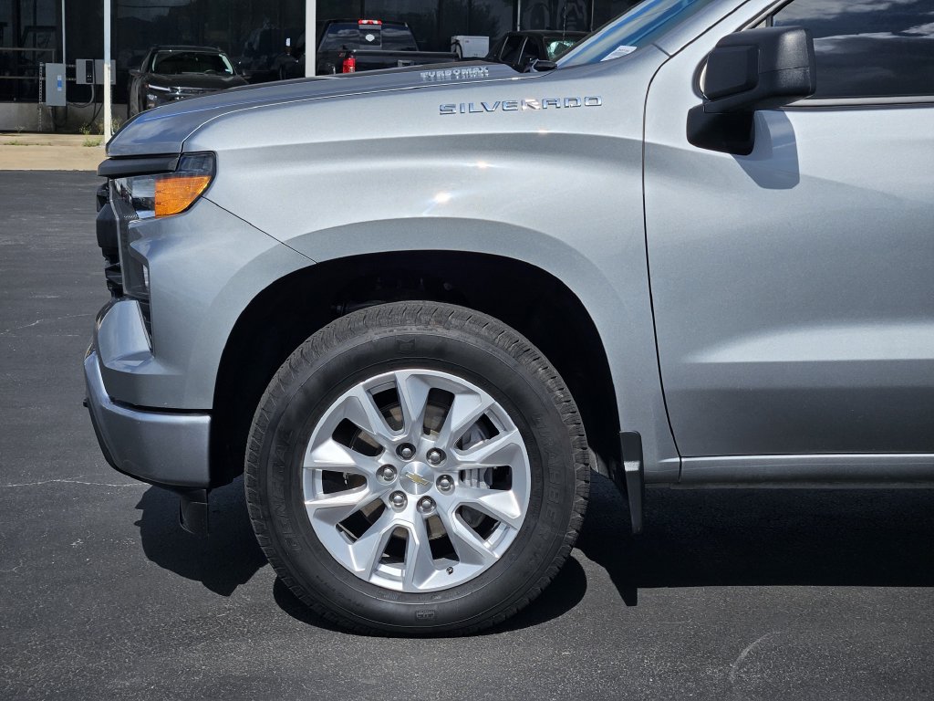 Used 2025 Gray Chevrolet Custom image 9