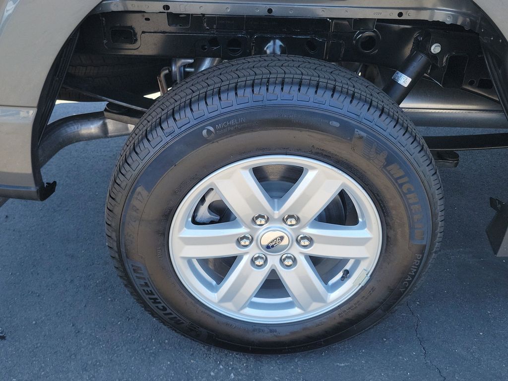 View vehicle photo 7