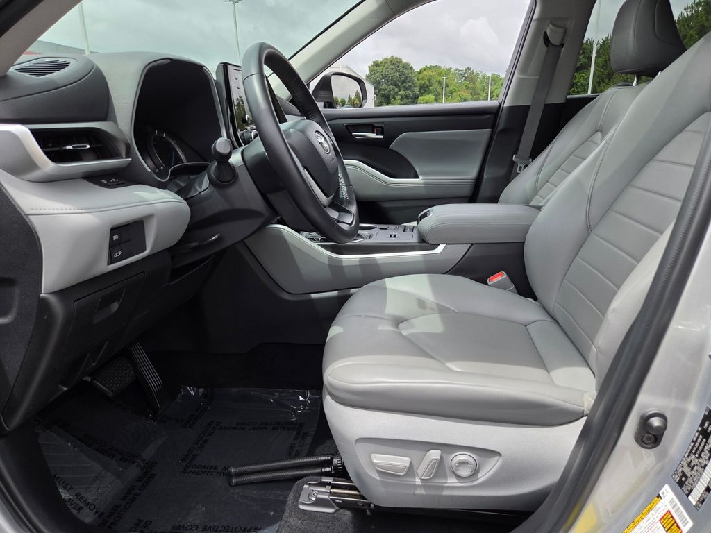 Used 2022 Toyota Highlander Hybrid SUV