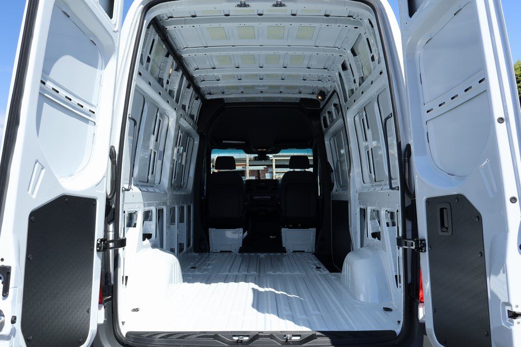 Thumbnail: 2025 Mercedes-Benz Sprinter - 8