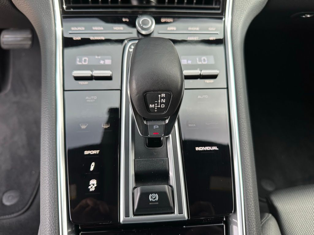 Thumbnail: 2023 Porsche Panamera - 23