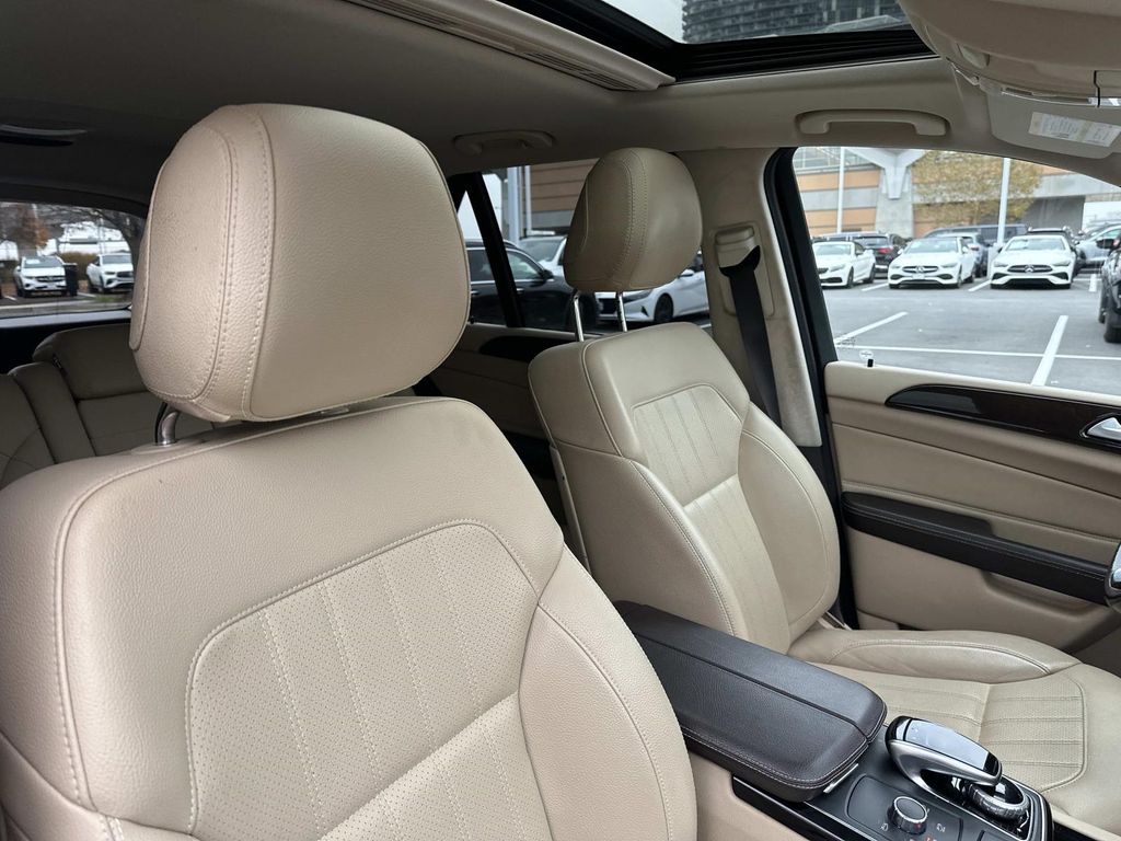 Thumbnail: 2017 Mercedes-Benz GLE - 23