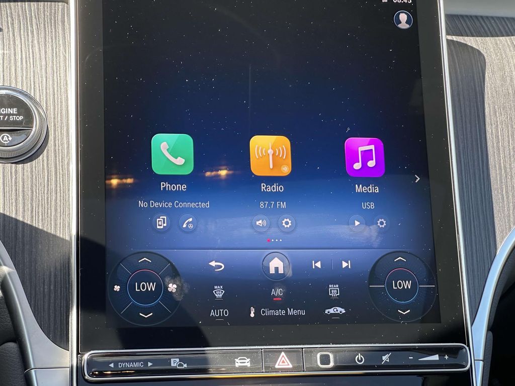 2025 Mercedes-Benz GLC 300 9