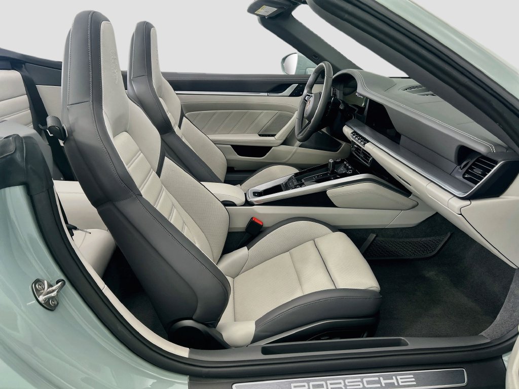 Thumbnail: 2025 Porsche 911 - 20