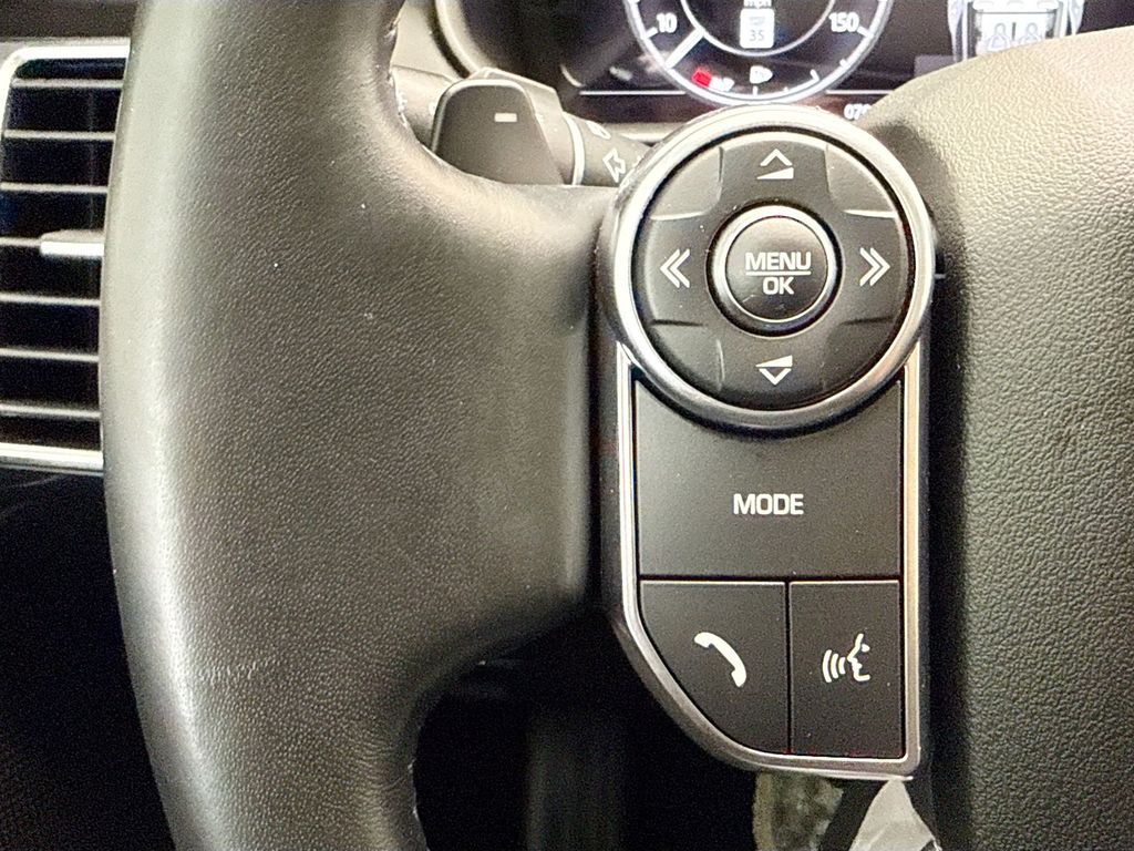 Thumbnail: 2018 Land Rover Discovery - 11