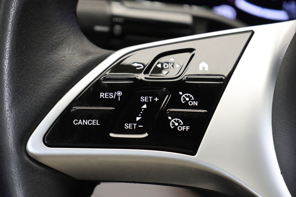 Thumbnail: 2023 Mercedes-Benz C-Class - 21