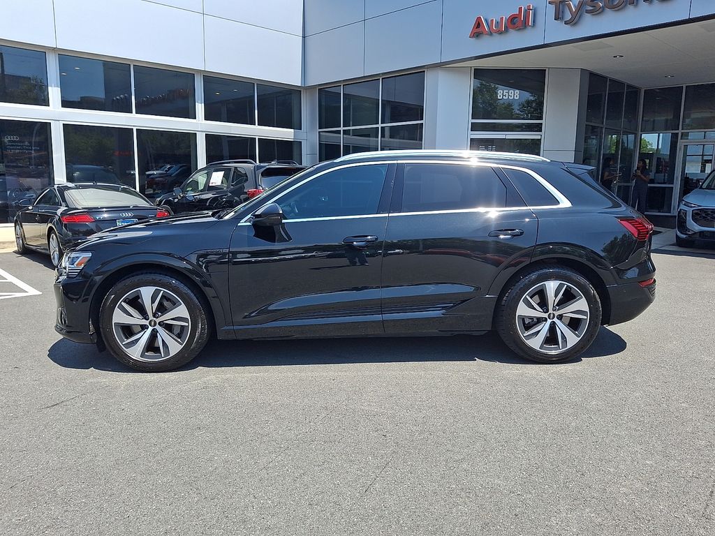 Thumbnail: 2024 Audi Q8 e-tron - 7