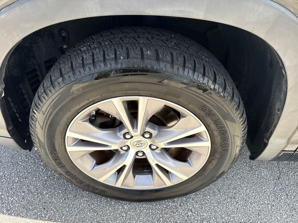 Used 2015 Black Toyota XLE V6 image 10