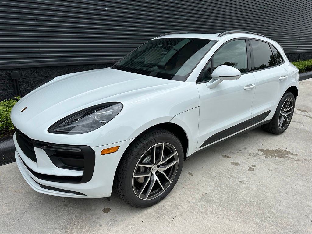Thumbnail: 2026 Porsche Macan - 7