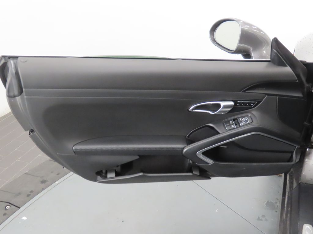 Thumbnail: 2017 Porsche 911 - 32