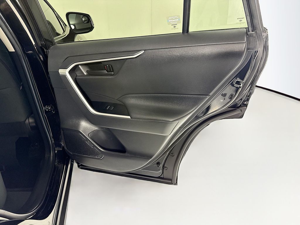 Thumbnail: 2021 Toyota RAV4 - 27