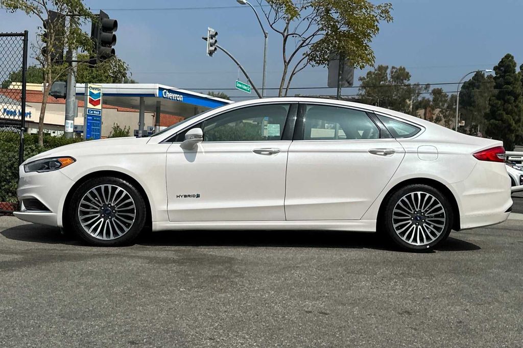 2018 Ford Fusion Hybrid SE 9