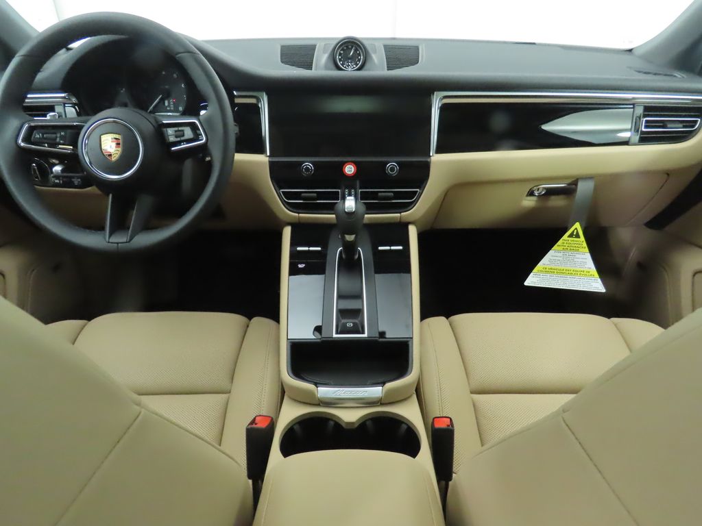 Thumbnail: 2025 Porsche Macan - 16