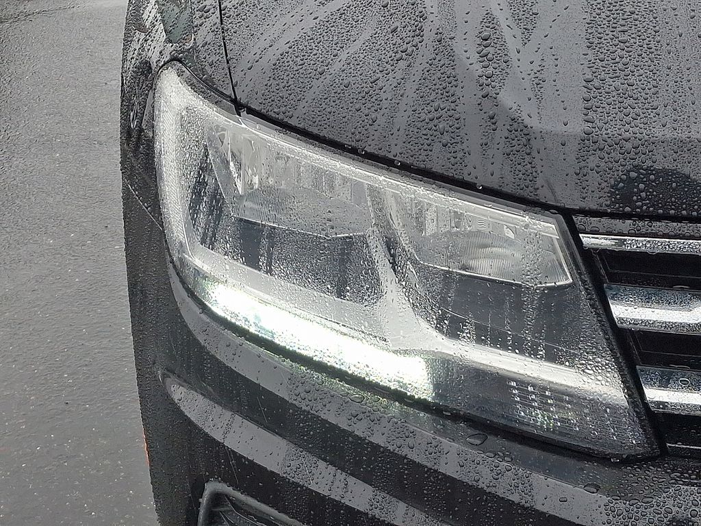 Thumbnail: 2021 Volkswagen Tiguan - 9