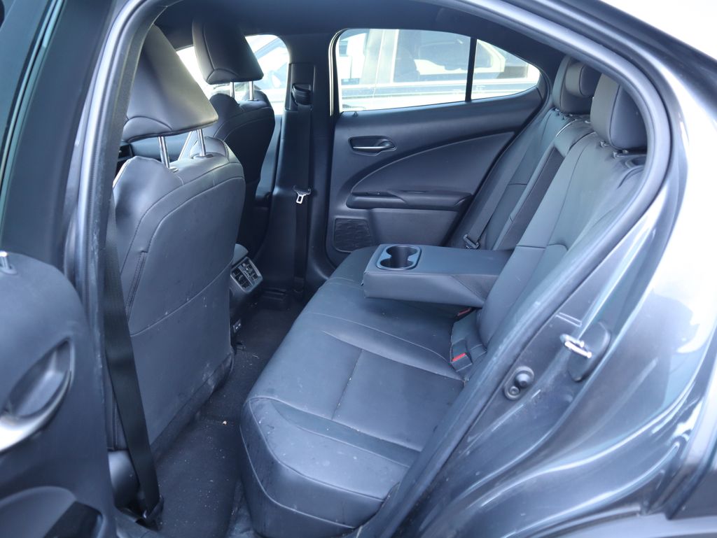 Thumbnail: 2022 Lexus UX - 10