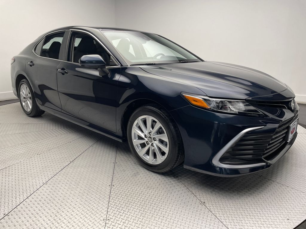 2021 Toyota Camry LE 3