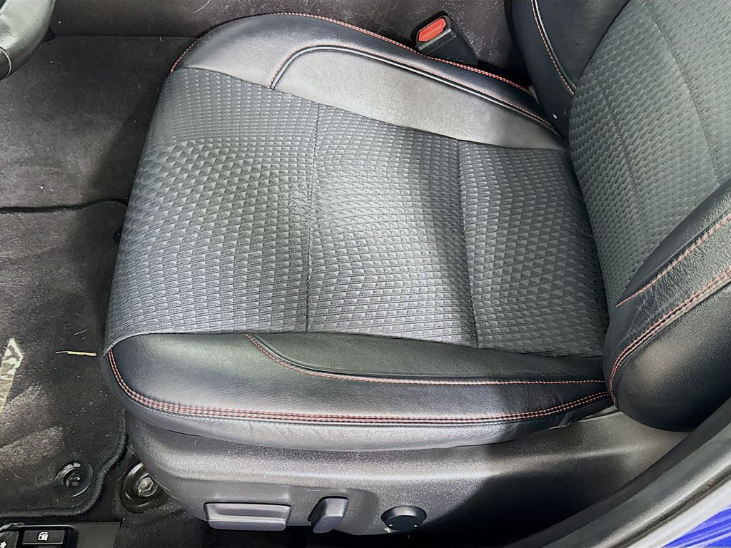 Thumbnail: 2015 Toyota Camry - 19