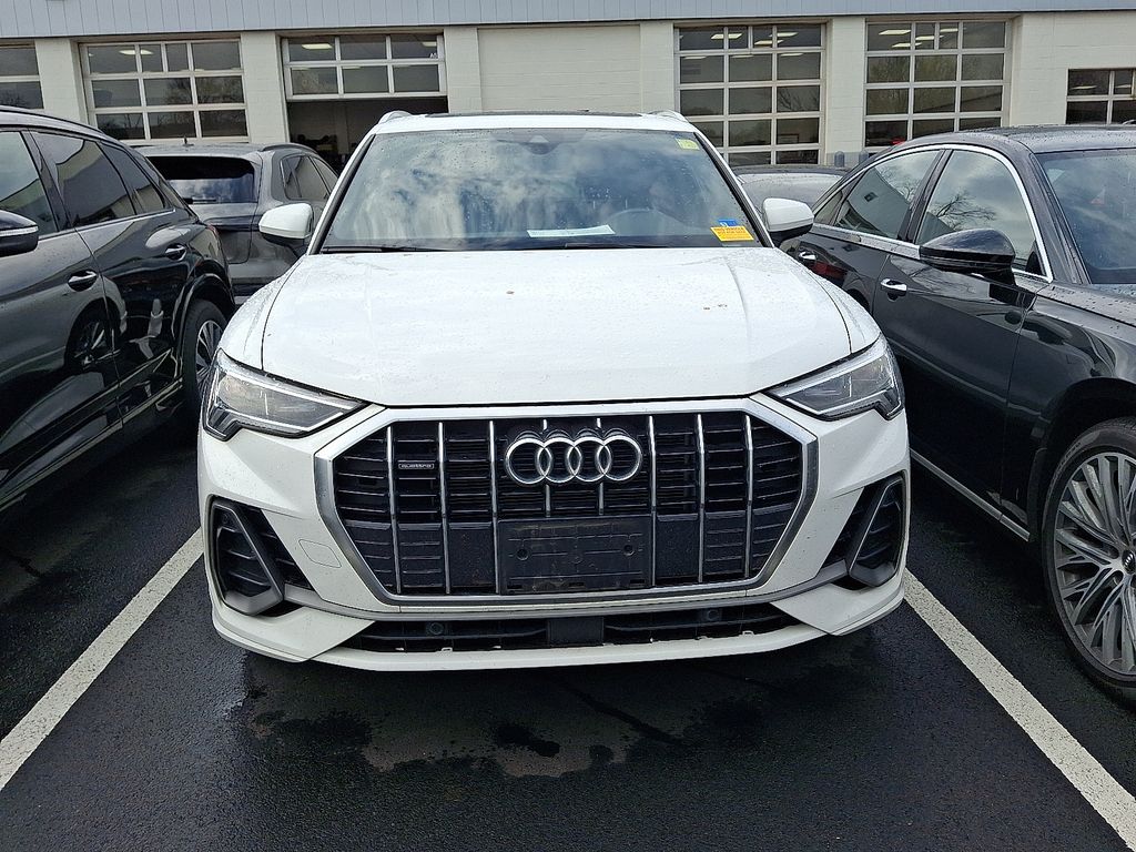 Thumbnail: 2023 Audi Q3 - 2
