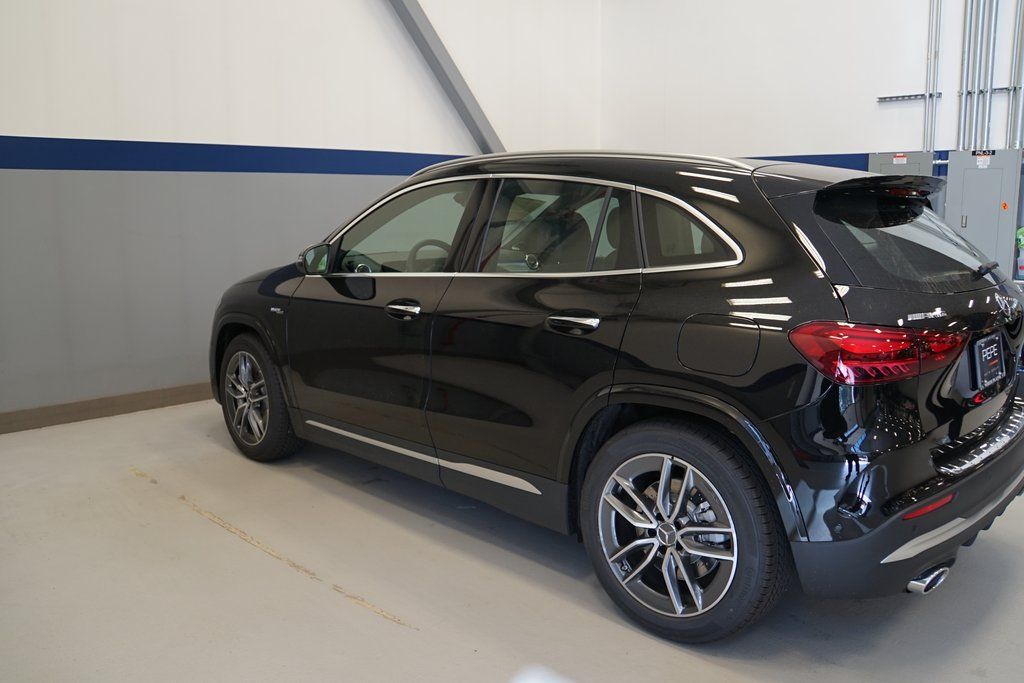 2025 Mercedes Benz GLA AMG 35 4MATIC photo 2