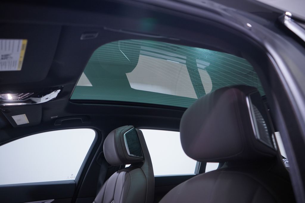 Thumbnail: 2026 BMW 7 Series - 8