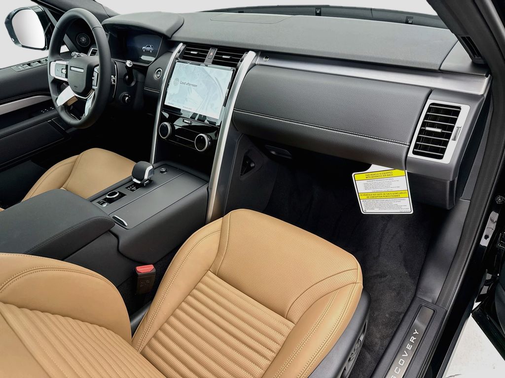 Thumbnail: 2026 Land Rover Discovery - 16