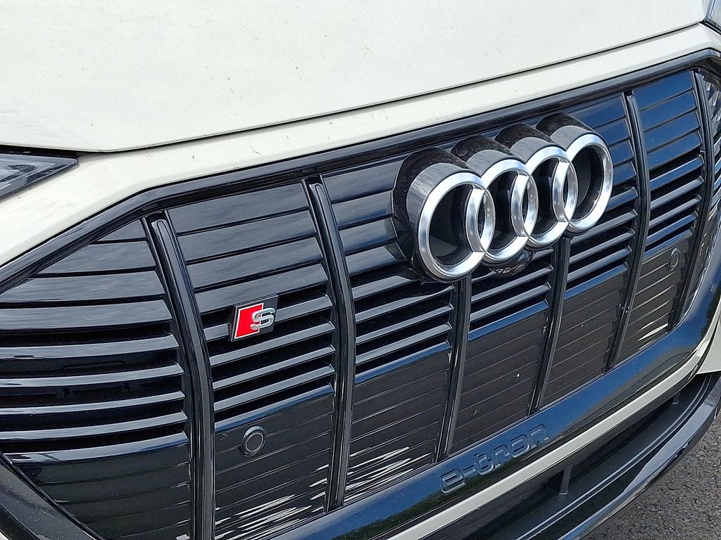 2022 Audi e-tron S Prestige 4