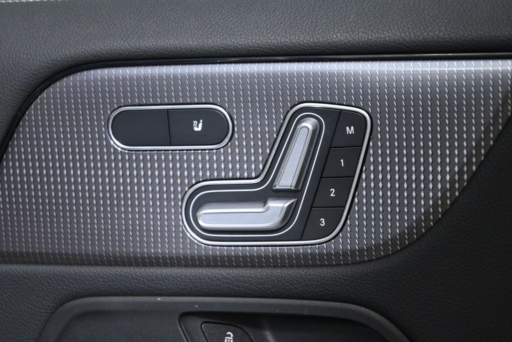 Thumbnail: 2022 Mercedes-Benz GLA - 28