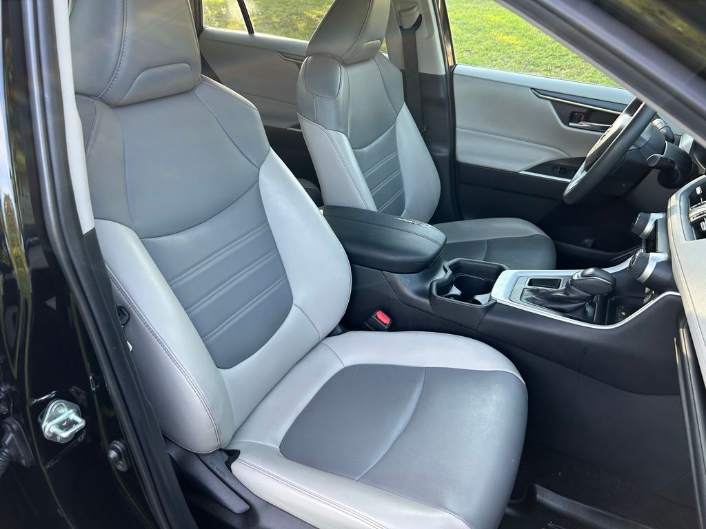 Thumbnail: 2020 Toyota RAV4 - 15