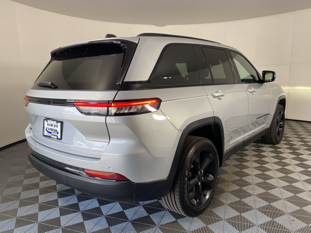 Certified Used 2024 Silver Jeep Altitude X image 6