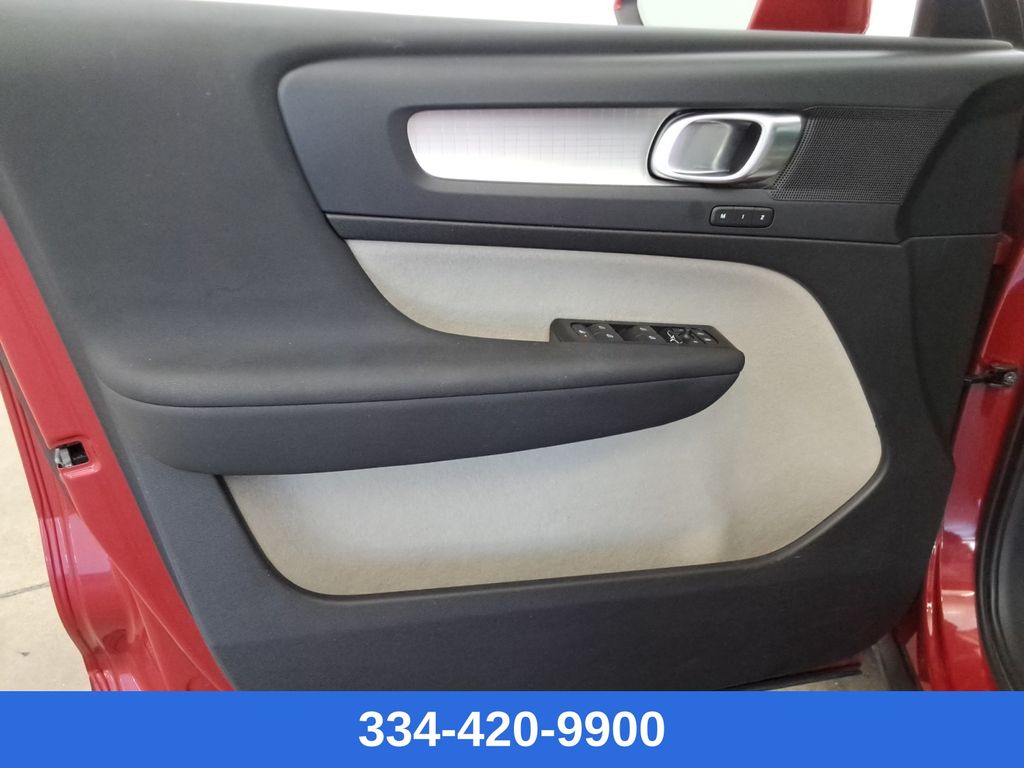 used 2022 Volvo XC40 car, priced at $19,799