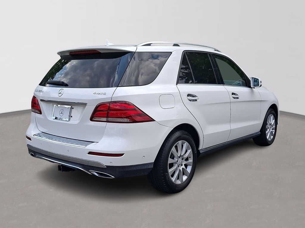 Thumbnail: 2016 Mercedes-Benz GLE - 4