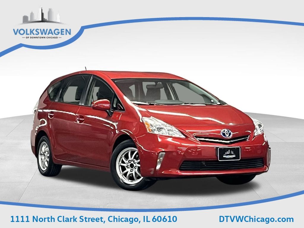 2014 Toyota Prius v Five's photo