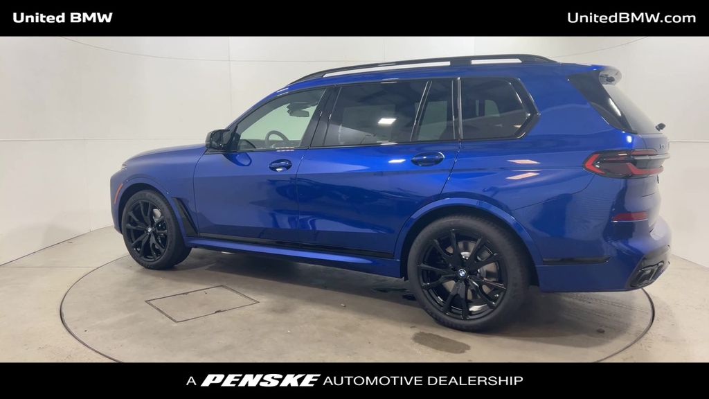 2025 BMW X7 M60i 6